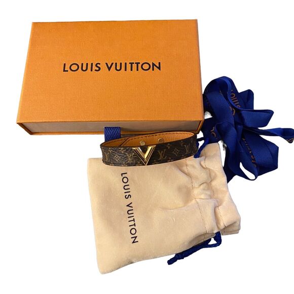 Louis Vuitton Essential V Bracelet Size 19 Brown Monogram Canvas Leather NEW - Picture 1 of 7
